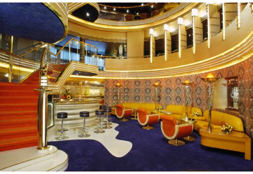 Un buque elegante y acogedor (Vista del Atrium)